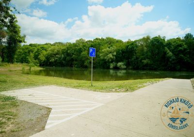 Akadálymentes parkolóhely